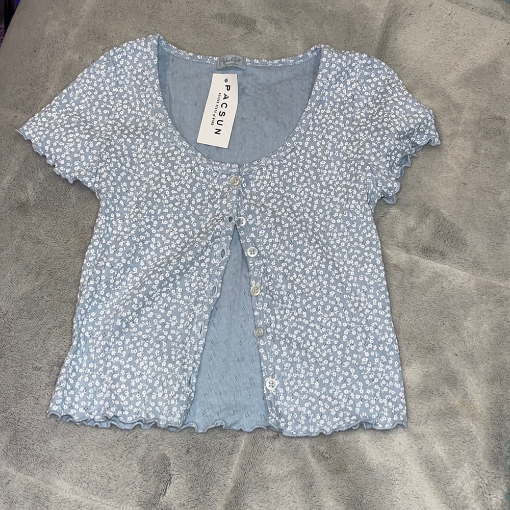 pacsun blue floral button up top. one size fitsall